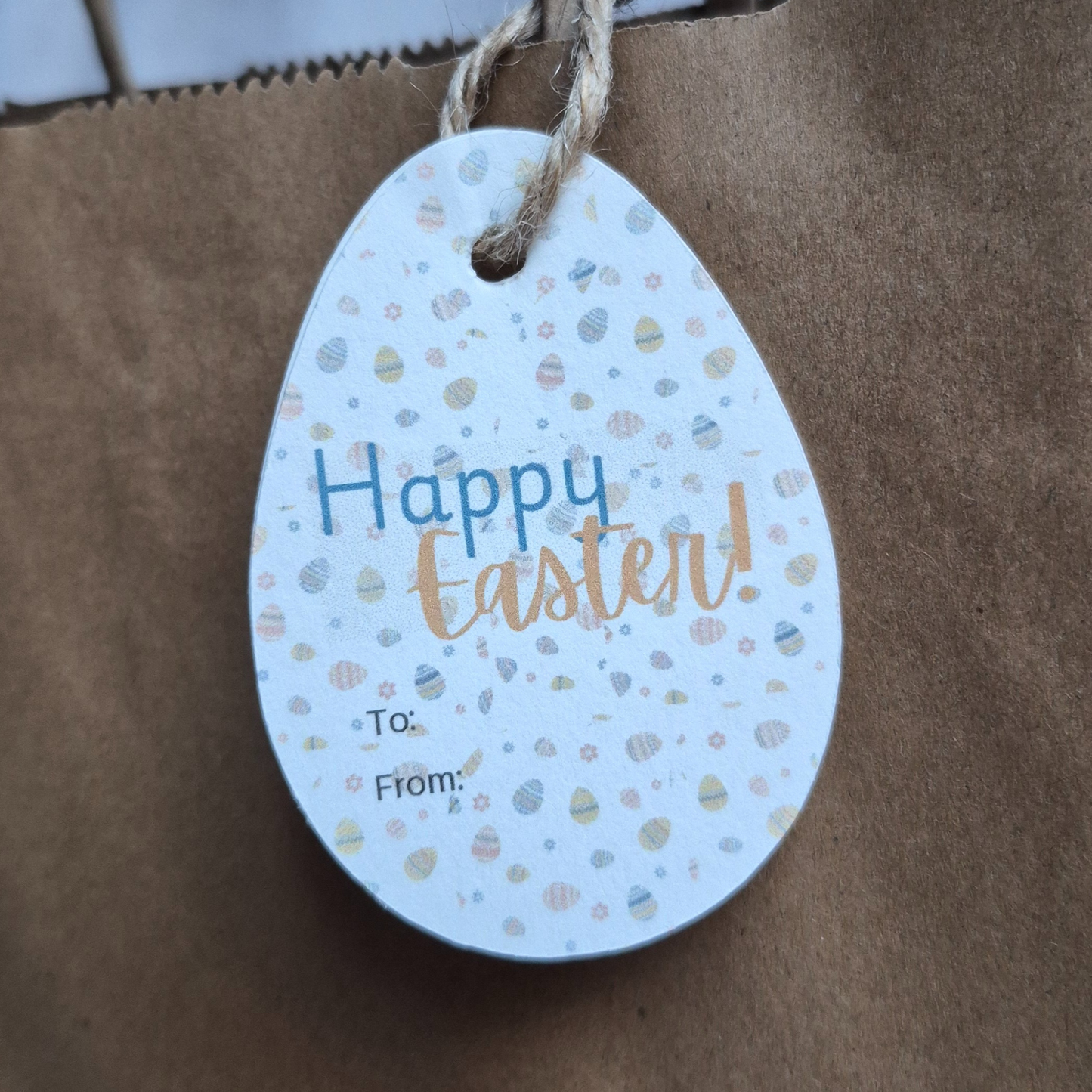 Easter tag with 'Happy Easter!' text 